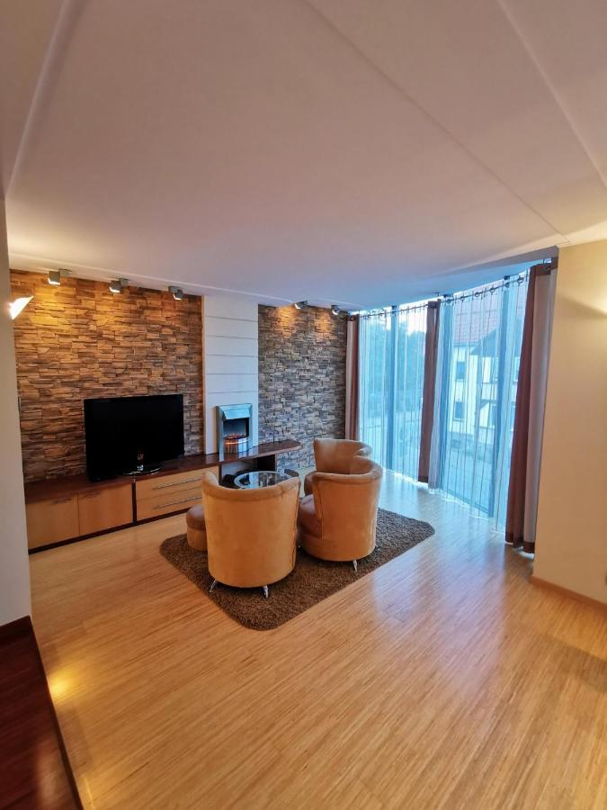 Uroczy Apartament Przy Deptaku Z Parkingiem. Polanica-Zdroj Ngoại thất bức ảnh