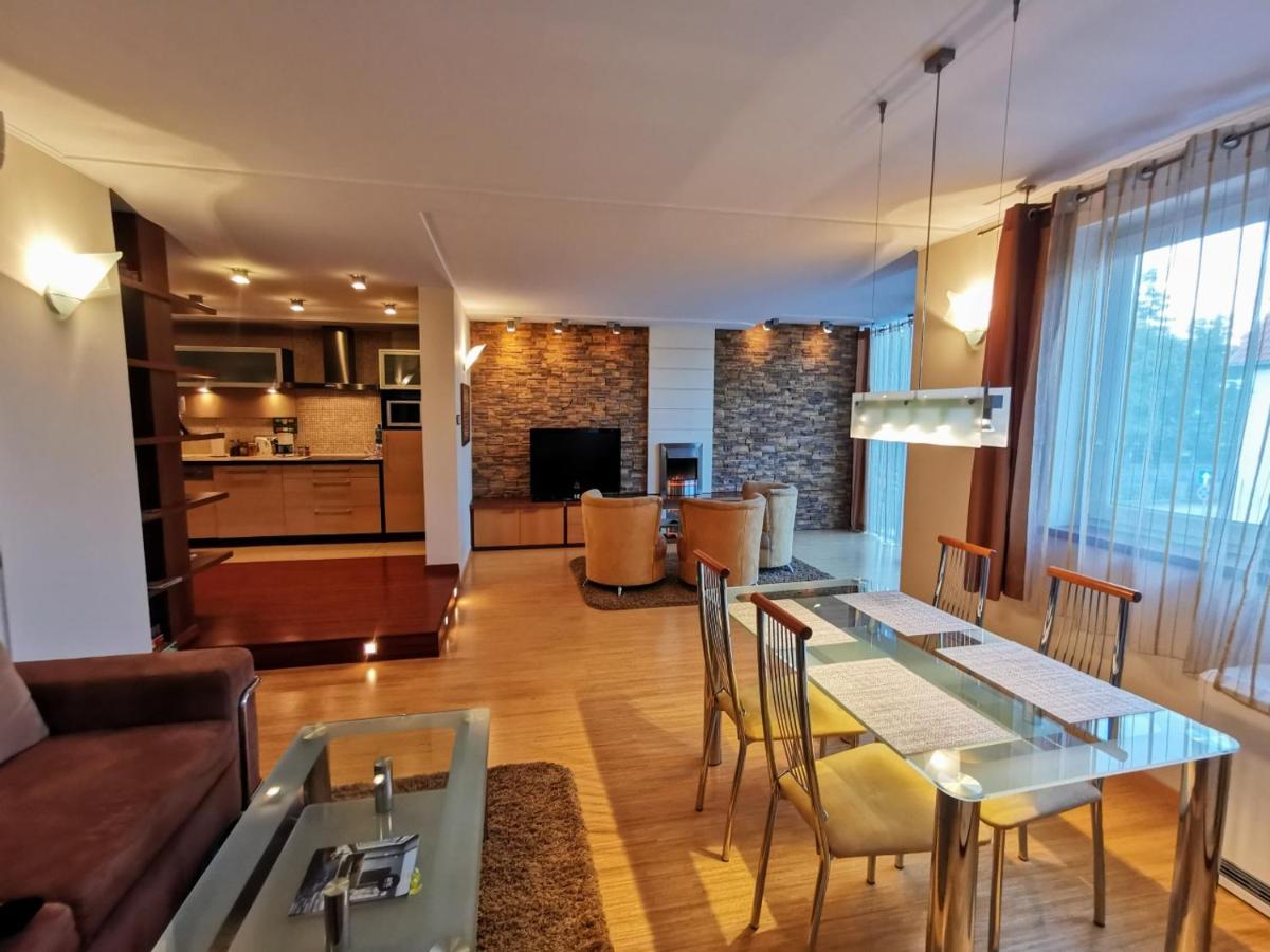 Uroczy Apartament Przy Deptaku Z Parkingiem. Polanica-Zdroj Ngoại thất bức ảnh