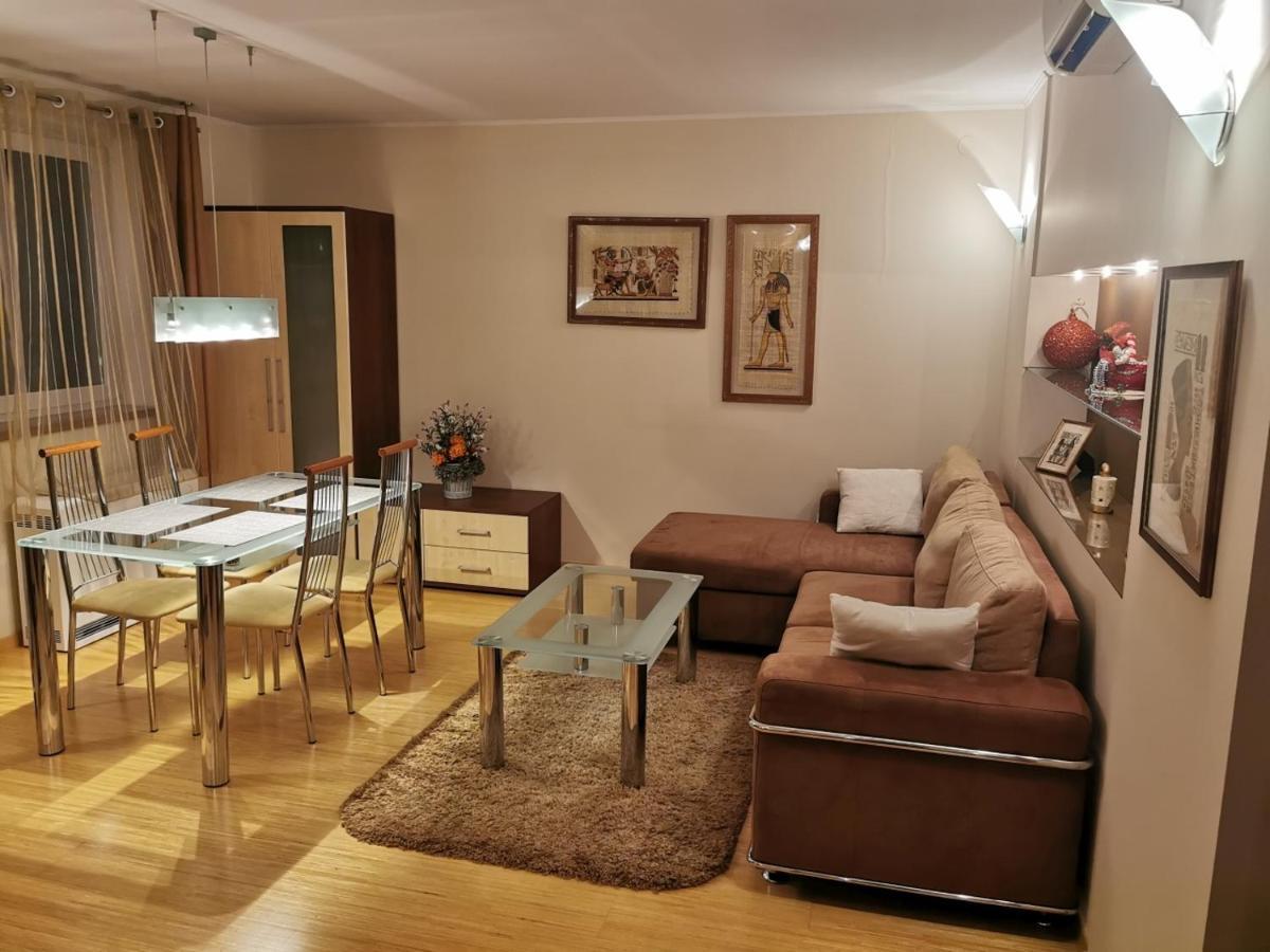 Uroczy Apartament Przy Deptaku Z Parkingiem. Polanica-Zdroj Ngoại thất bức ảnh