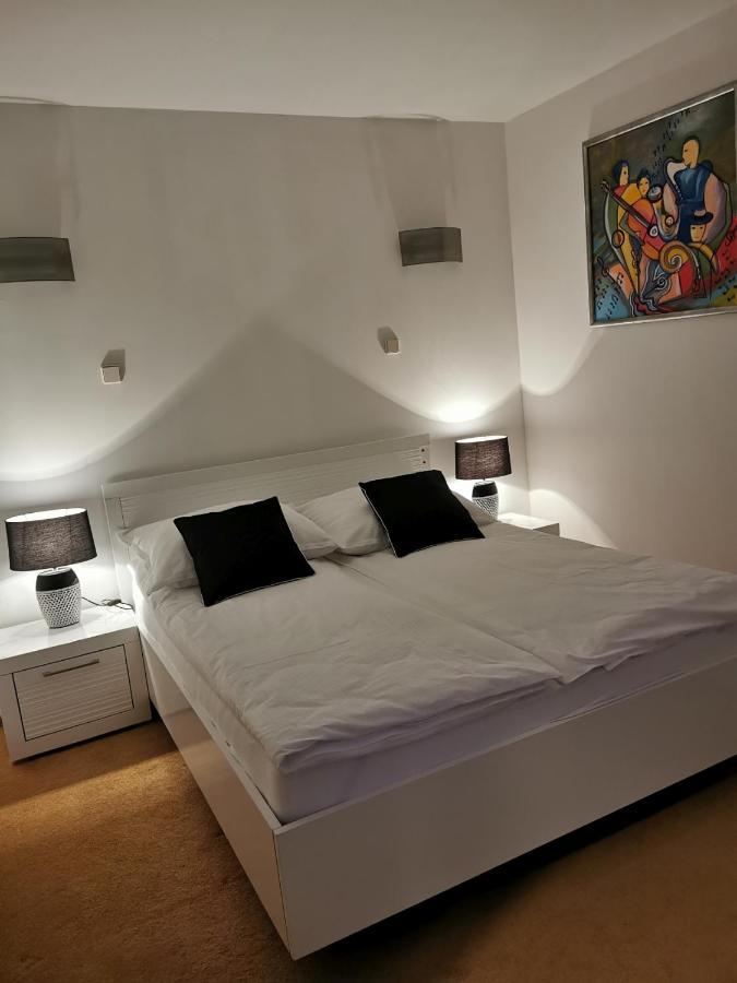 Uroczy Apartament Przy Deptaku Z Parkingiem. Polanica-Zdroj Ngoại thất bức ảnh