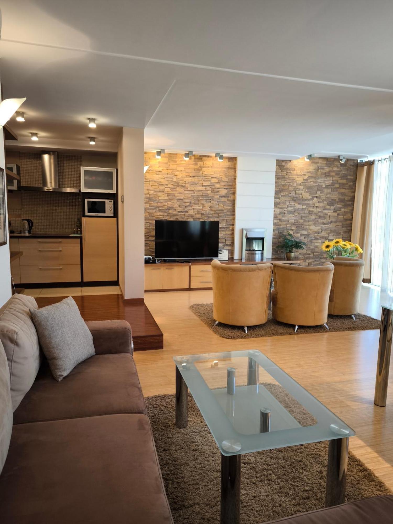 Uroczy Apartament Przy Deptaku Z Parkingiem. Polanica-Zdroj Ngoại thất bức ảnh