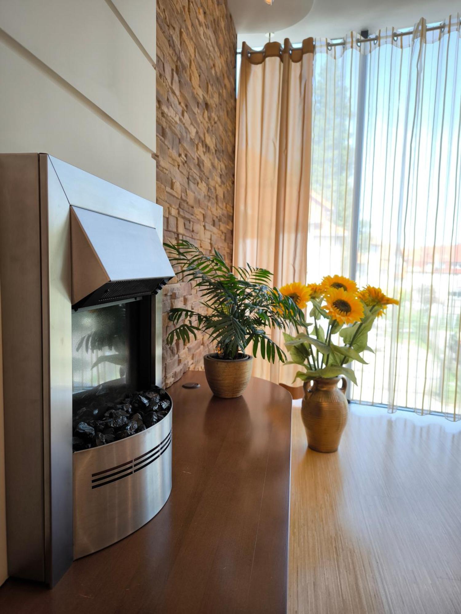 Uroczy Apartament Przy Deptaku Z Parkingiem. Polanica-Zdroj Ngoại thất bức ảnh